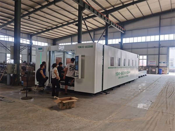 數(shù)控光纖激光切割機